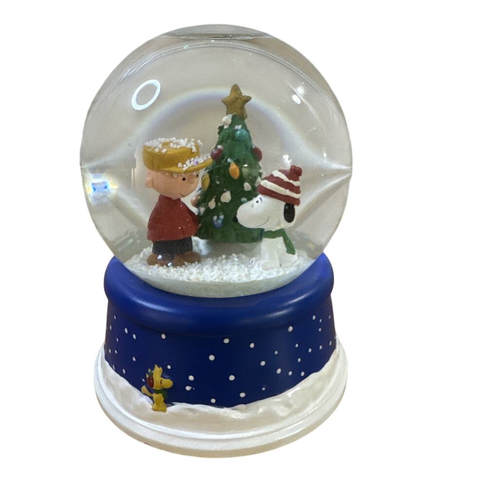 Hallmark Peanuts 50th Anniversary Musical Snow Globe - Charlie Brown Christmas